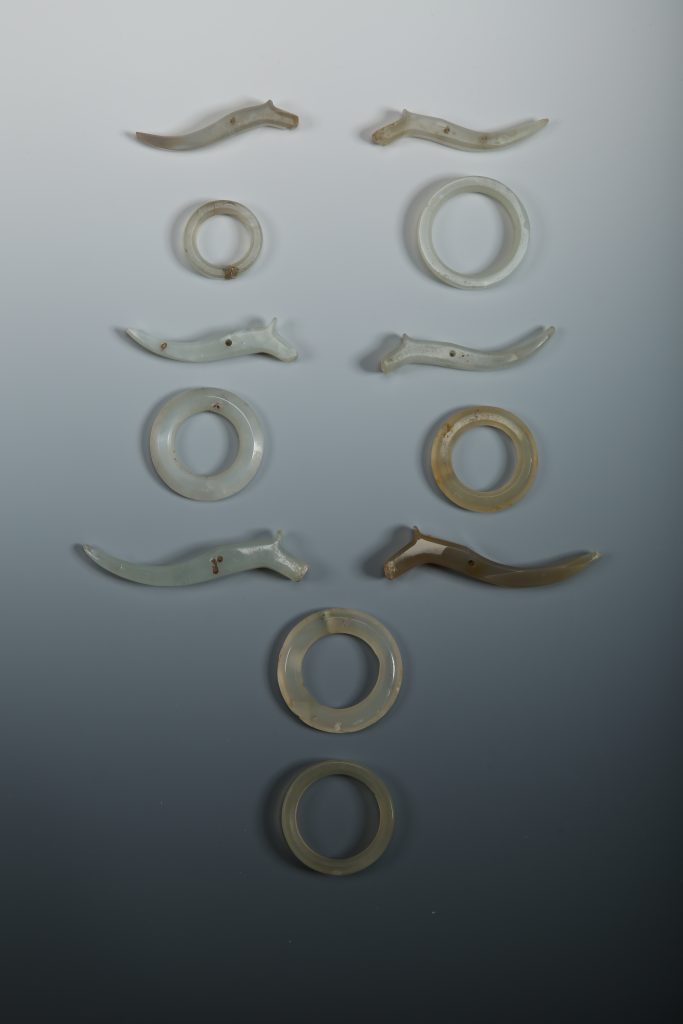 三才环、玛瑙觿、水晶珠组成完整组佩-683x1024 三才环：一枚玉环里的天地宇宙
