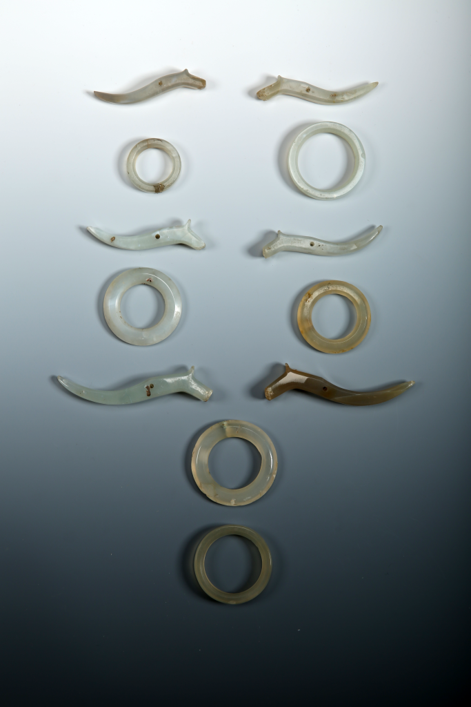 三才环、玛瑙觿、水晶珠组成完整组佩-683x1024 三才环：一枚玉环里的天地宇宙